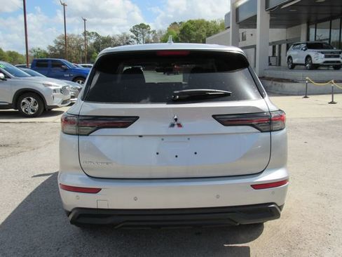 New 2026 Mitsubishi Outlander ES FWD image 4