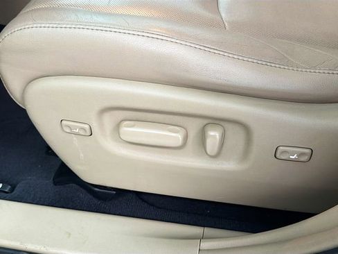 Used 2012 Toyota Highlander Limited w/ Tow Pkg image 17