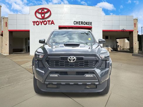 Used 2025 Toyota Tacoma TRD Sport AWD/4WD image 2