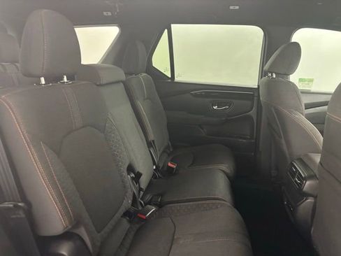 Used 2025 Honda Pilot Sport image 14