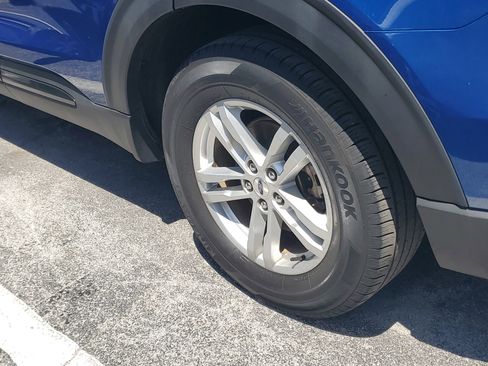 Used 2023 Ford Explorer XLT image 7