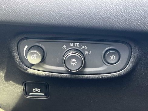 Used 2018 GMC Terrain Denali w/ Advanced Safety Package image 18