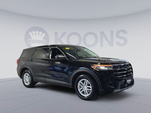 Used 2026 Ford Explorer Active RWD image 2