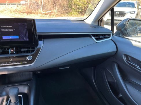 Used 2025 Toyota Corolla LE image 32