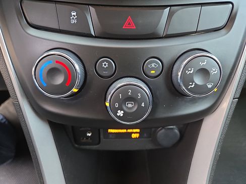 Used 2022 Chevrolet Trax LT w/ LT Convenience Package image 27