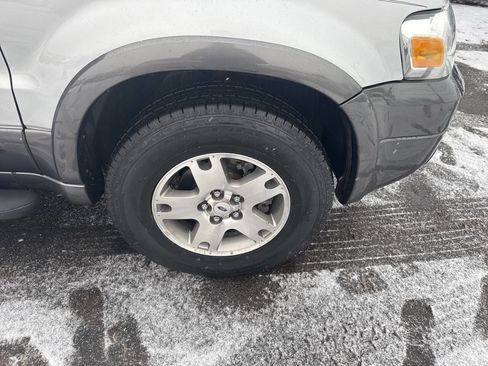 Used 2005 Ford Escape XLT image 11