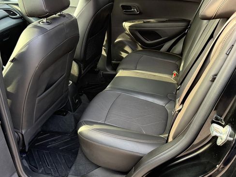 Used 2020 Chevrolet Trax LT w/ Sun & Sound Package image 18