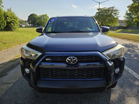 Used 2016 Toyota 4Runner SR5 AWD/4WD image 9