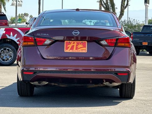 Used 2025 Nissan Altima 2.5 SV FWD image 4