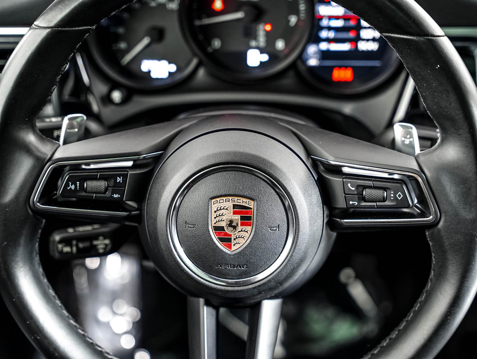 Certified 2024 Porsche Macan AWD/4WD image 17