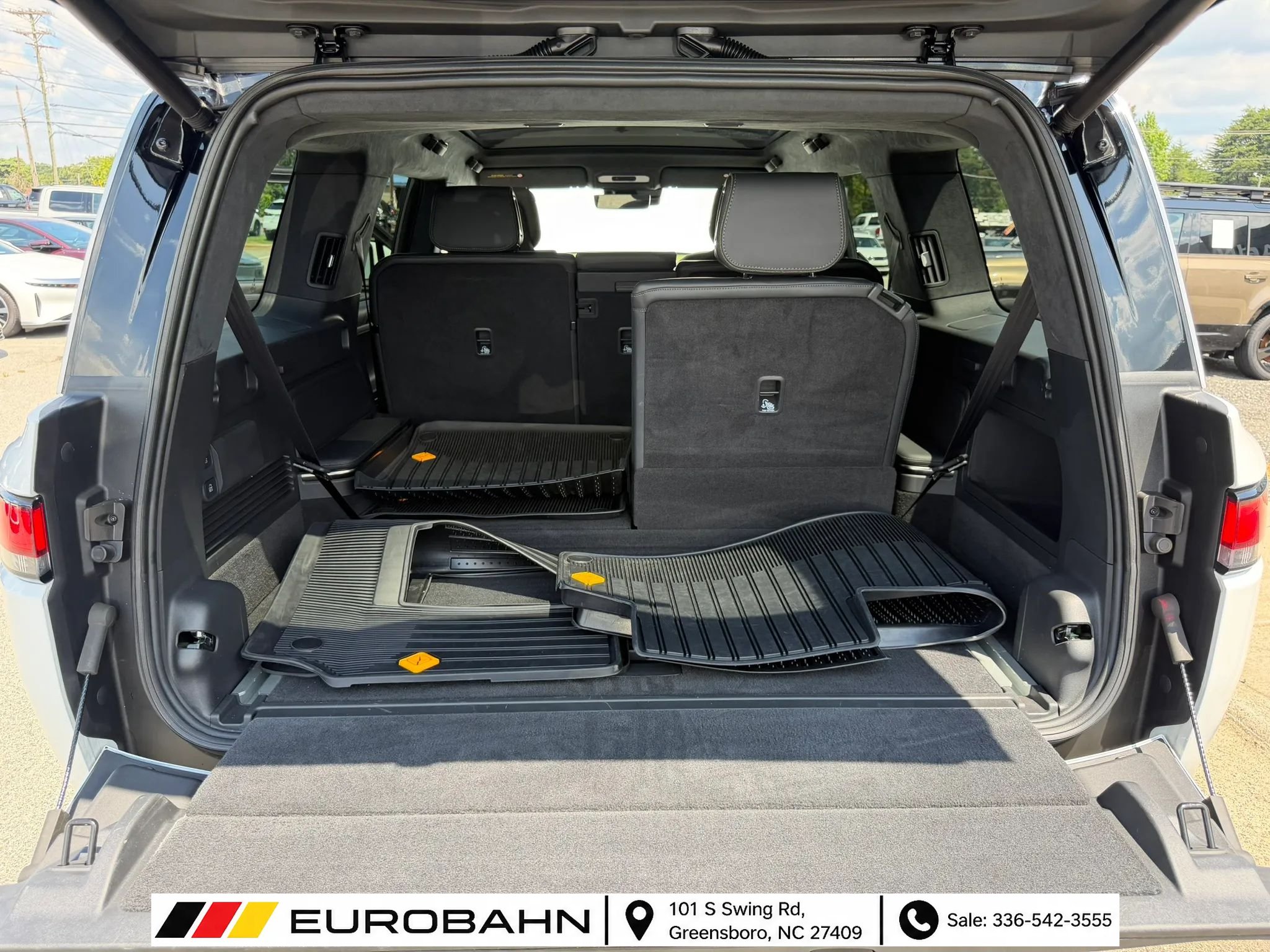Used 2025 Rivian R1S Adventure Dual AWD/4WD image 31