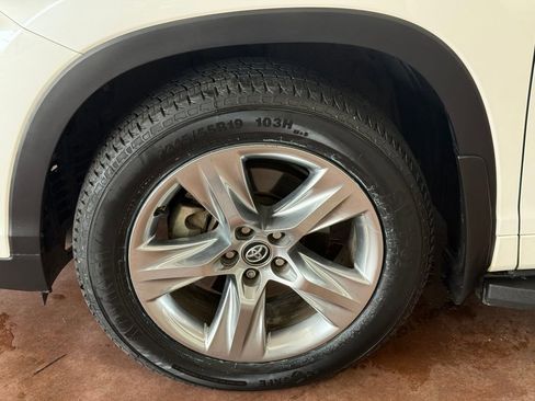 Used 2018 Toyota Highlander Limited image 23