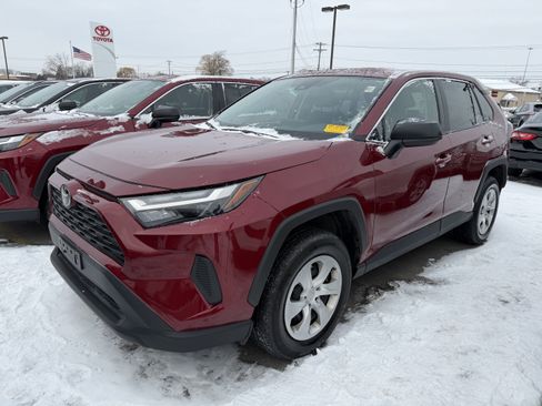 Used 2023 Toyota RAV4 LE image 3