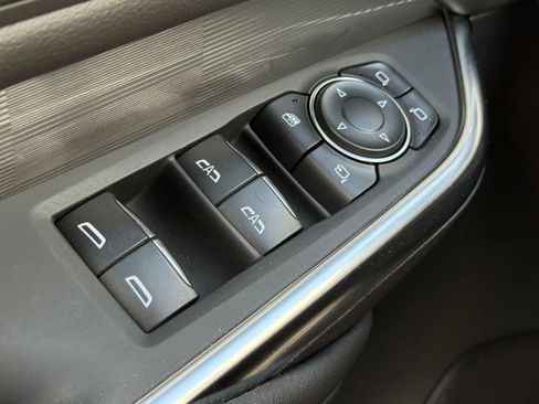 Used 2025 Cadillac XT4 Premium Luxury image 25