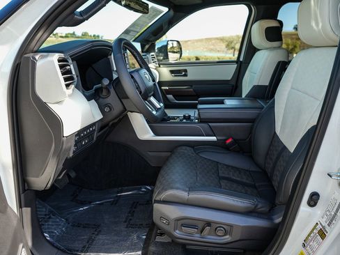 Used 2025 Toyota Sequoia Capstone AWD/4WD image 17