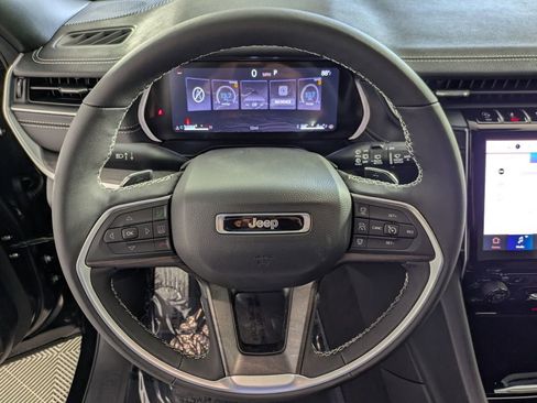 New 2025 Jeep Grand Cherokee Limited w/ Black Appearance Package RWD image 17