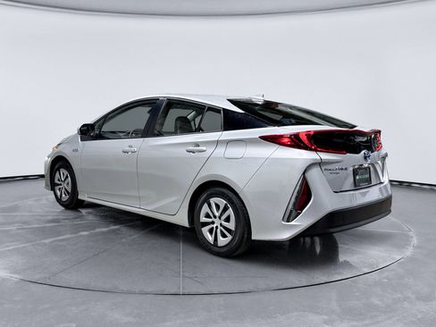 Used 2022 Toyota Prius Prime XLE FWD image 2