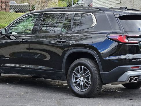 Used 2025 GMC Acadia Elevation AWD/4WD image 3