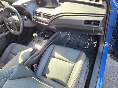 Used 2022 Lexus UX 200 w/ Accessory Package (Z1) FWD image 21