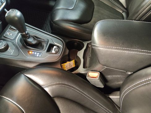 Used 2019 Jeep Cherokee Latitude Plus w/ Comfort/Convenience Group image 26