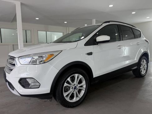 Used 2018 Ford Escape SE AWD/4WD image 2