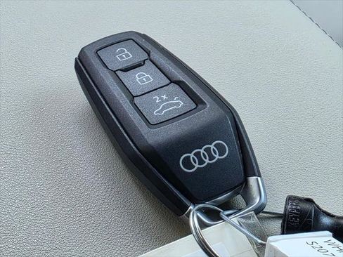 Certified 2025 Audi Q5 Premium w/ 19" Wheel Package AWD/4WD image 32
