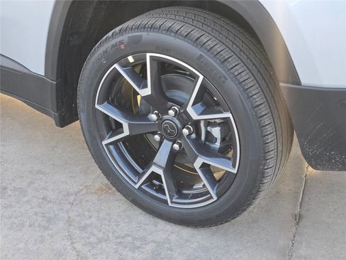New 2026 Jeep Cherokee Overland w/ Advanced Pro Tech Group AWD/4WD image 18