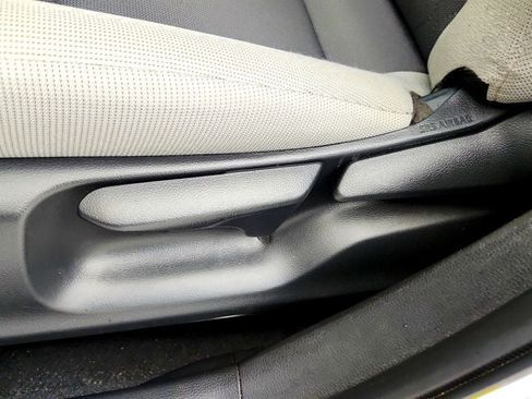 Used 2025 Toyota Corolla LE FWD image 10