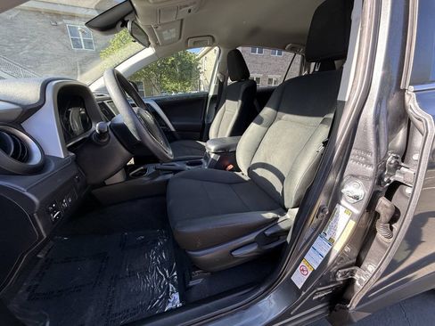Used 2018 Toyota RAV4 LE AWD/4WD image 8