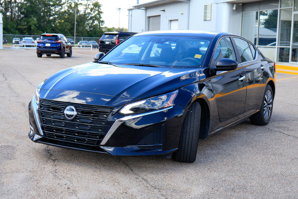 Used 2025 Nissan Altima 2.5 SV FWD image 23
