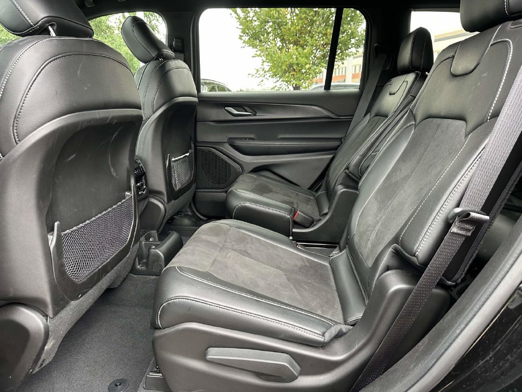 Used 2025 Jeep Grand Cherokee L Altitude AWD/4WD image 15