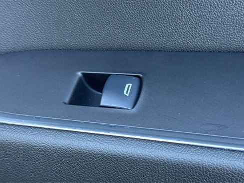 Used 2025 GMC Sierra 1500 Elevation image 22