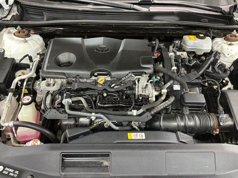 Used 2018 Toyota Camry LE image 32