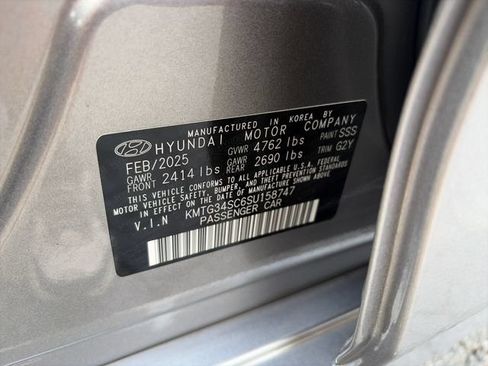 Used 2025 Genesis G70 2.5T RWD image 28
