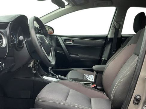 Used 2018 Toyota Corolla LE image 10