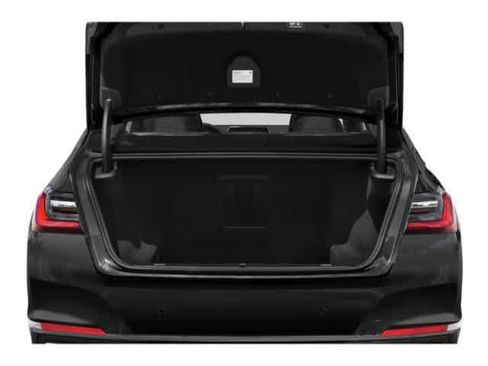 Used 2022 BMW 740i w/ M Sport Package RWD image 14