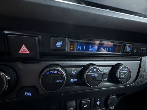 Used 2022 Toyota Tacoma TRD Off-Road image 16