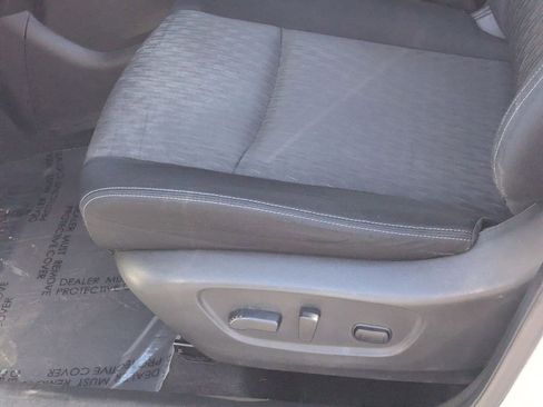 Used 2017 Nissan Rogue SV FWD image 21