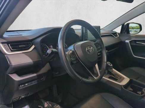 Used 2021 Toyota RAV4 XLE Premium FWD image 10