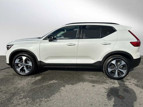 Used 2025 Volvo XC40 B5 Plus w/ Protection Package Premier image 6
