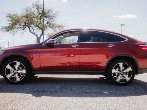 Used 2017 Mercedes-Benz GLC 300 4MATIC Coupe w/ Premium 2 Package image 9