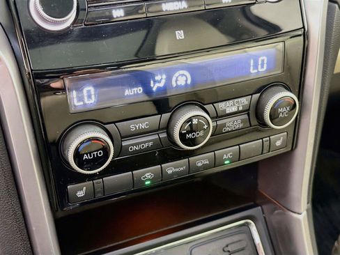 Used 2019 Subaru Ascent Limited AWD/4WD image 22
