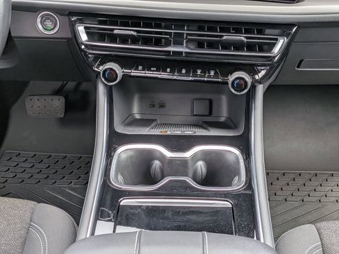Certified 2024 Chevrolet Traverse LT FWD image 18