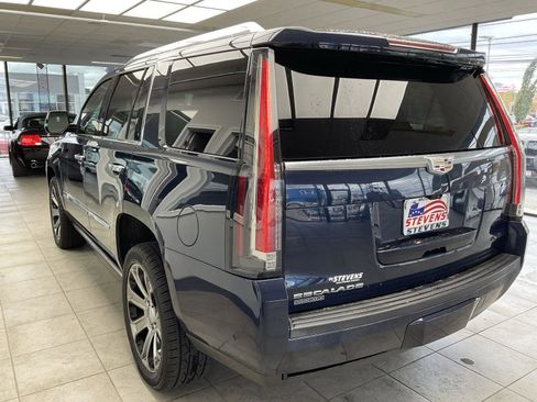 Used 2018 Cadillac Escalade Premium Luxury image 8