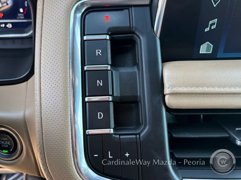 Used 2024 Chevrolet Suburban Premier RWD image 30