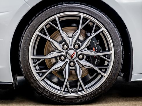 Used 2025 Chevrolet Corvette Stingray Premium Conv w/ Z51 Performance Package RWD image 29