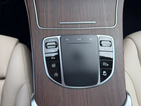 Used 2022 Mercedes-Benz GLC 300 4MATIC w/ Multimedia Package Lite image 19