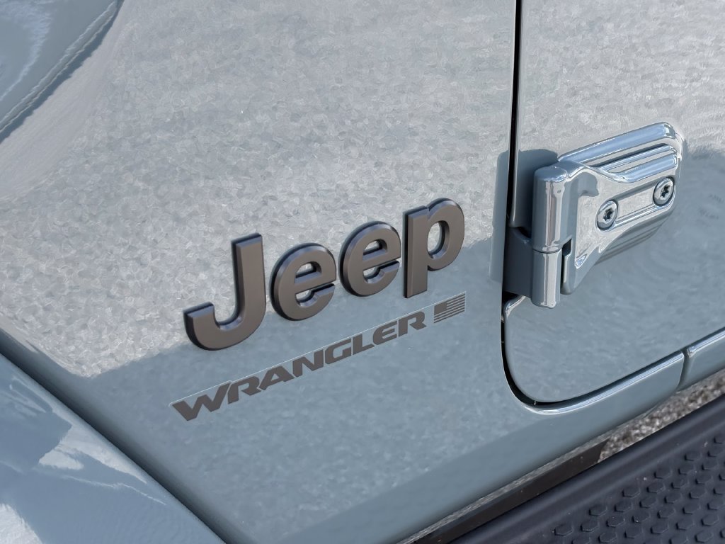 New 2026 Jeep Wrangler Unlimited Sahara AWD/4WD image 13