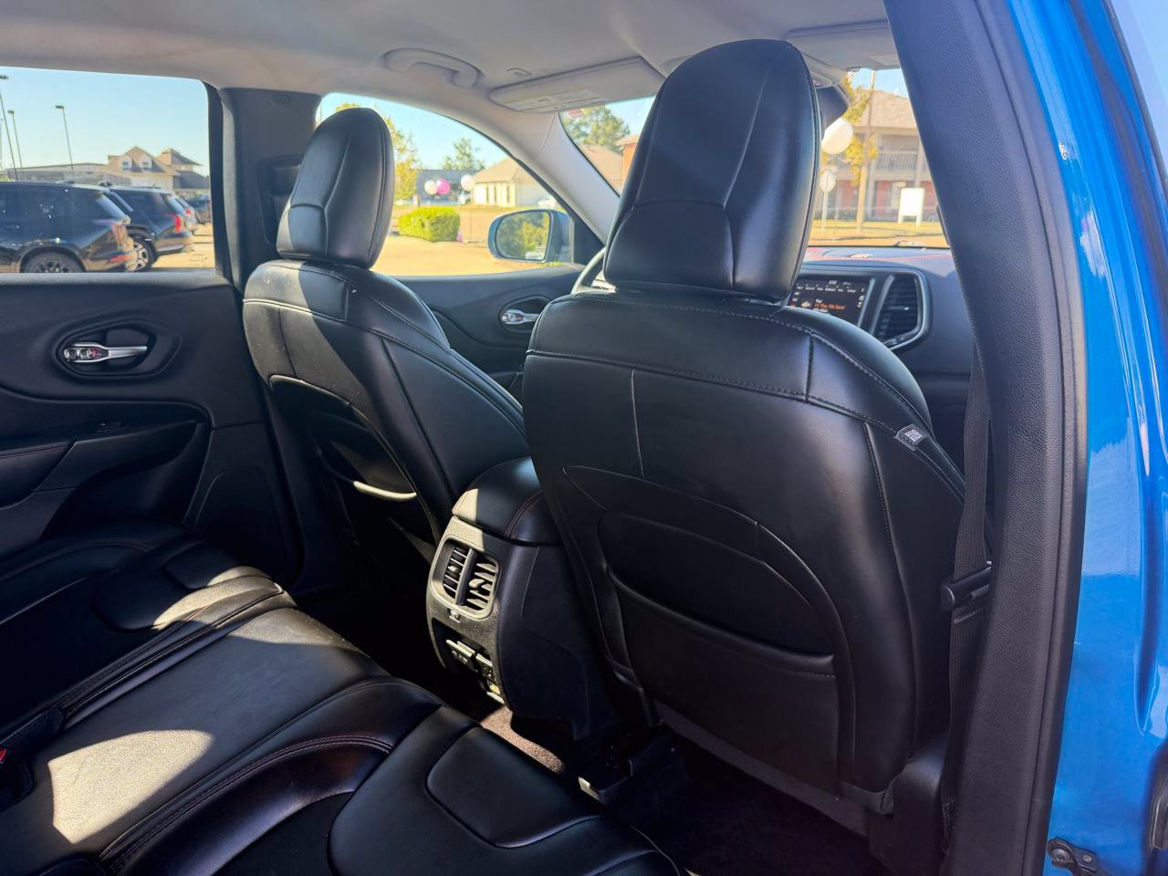 Used 2019 Jeep Cherokee Trailhawk w/ Cold Weather Group AWD/4WD image 17