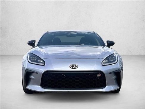 Used 2023 Toyota GR86 RWD image 3